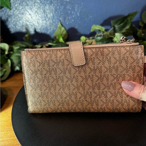 Michael Kors Adele Rose Gold Double Zip Wristlet/Wallet - Picture 4 of 10